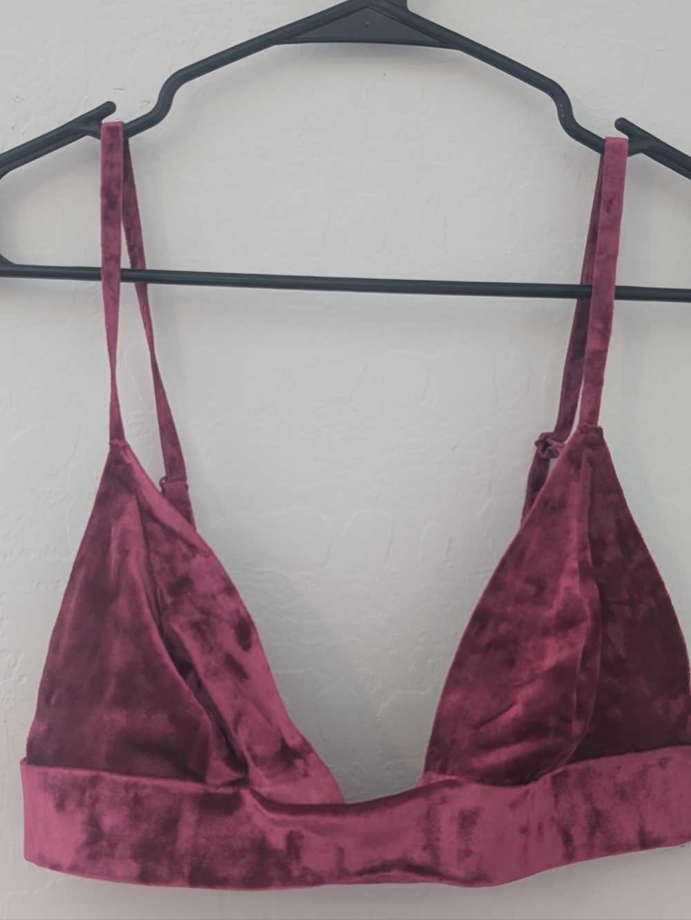 Out From Under Urban Outfitters Velvet Bralette in Deep Berry Size Small-Petite